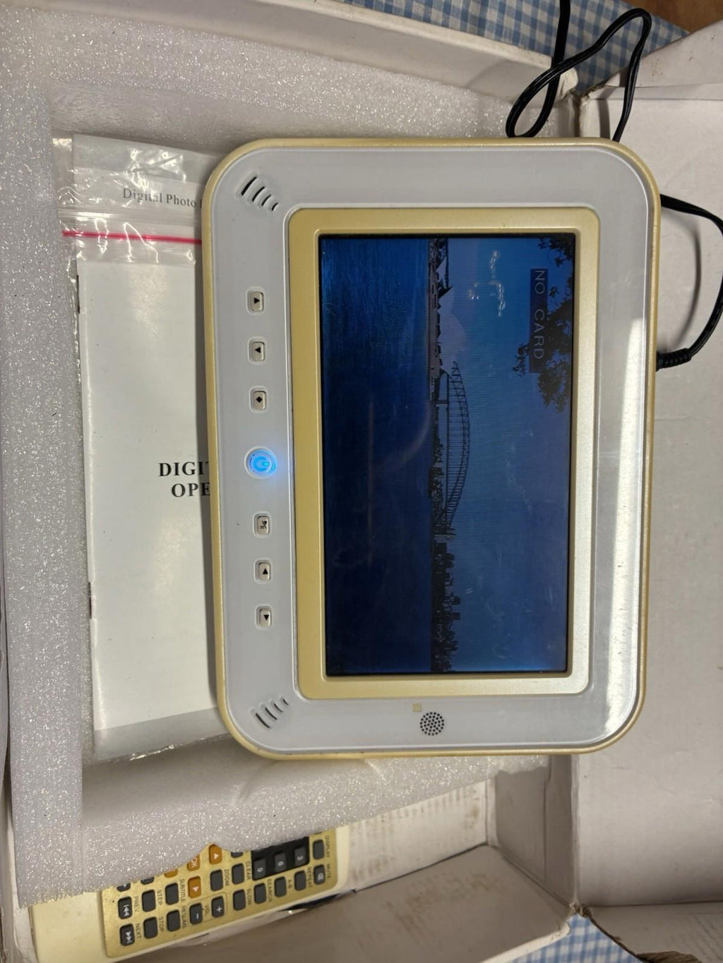 7-inch digital picture frame in its original packaging Used Condition Working