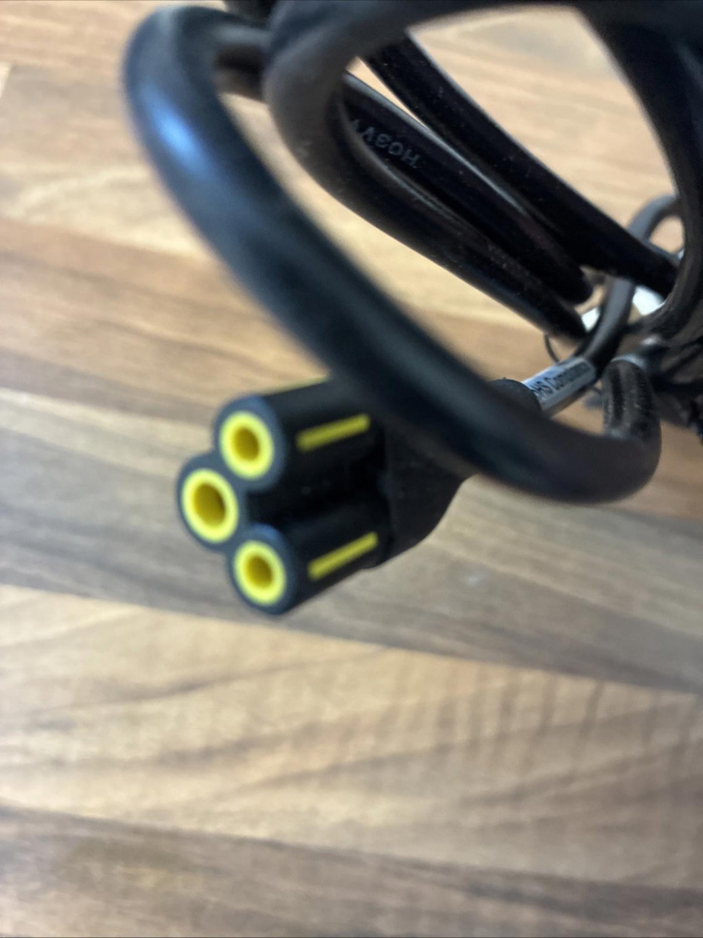 Cables UK 2m Clover Power Supply for Laptop