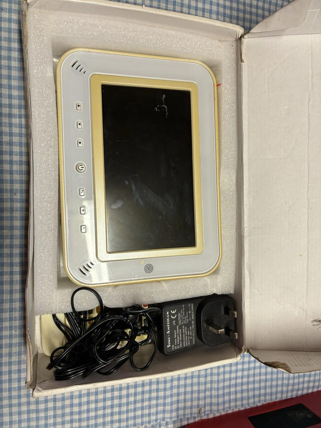 7-inch digital picture frame in its original packaging Used Condition Working