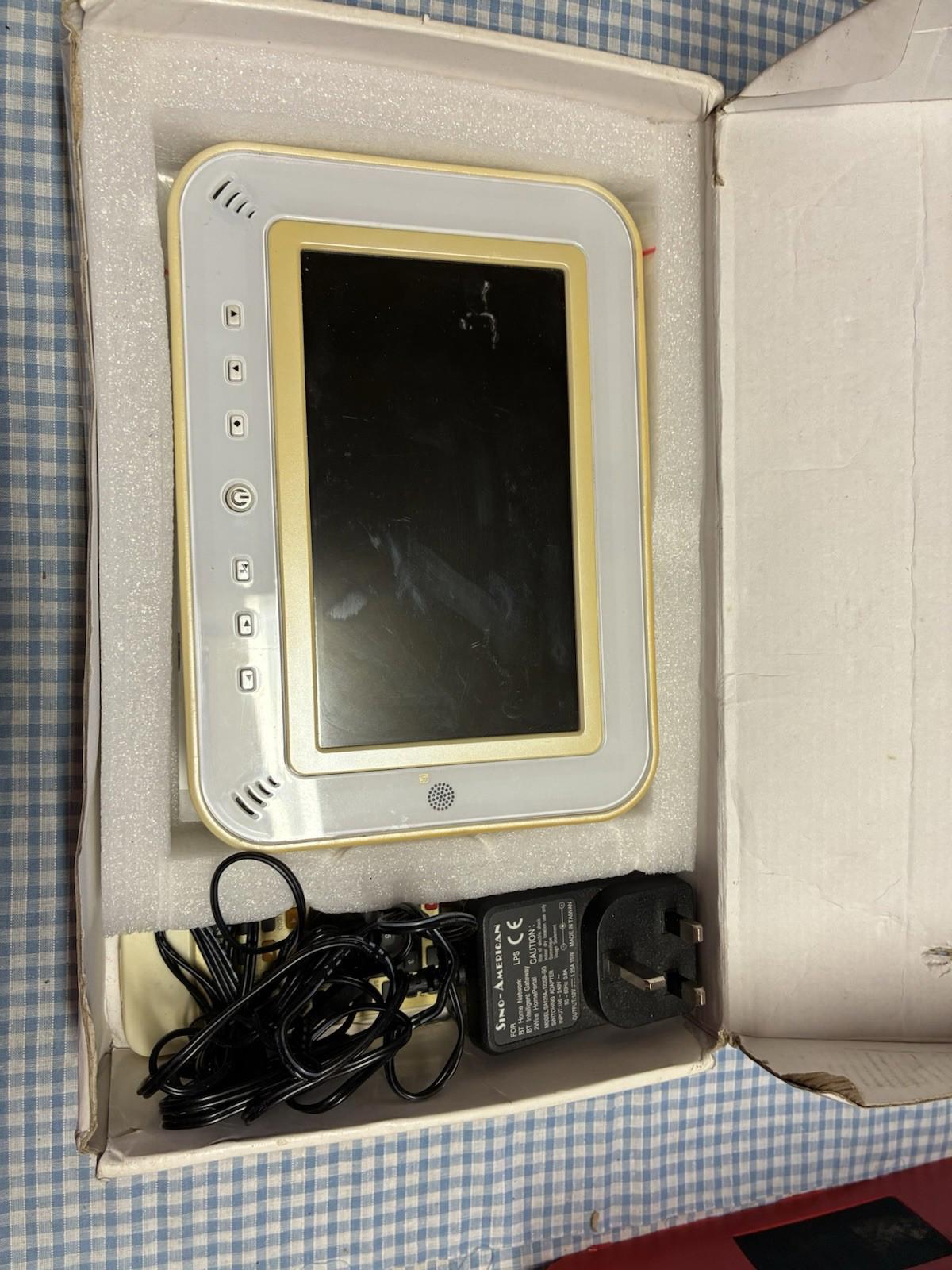 7-inch digital picture frame in its original packaging Used Condition Working