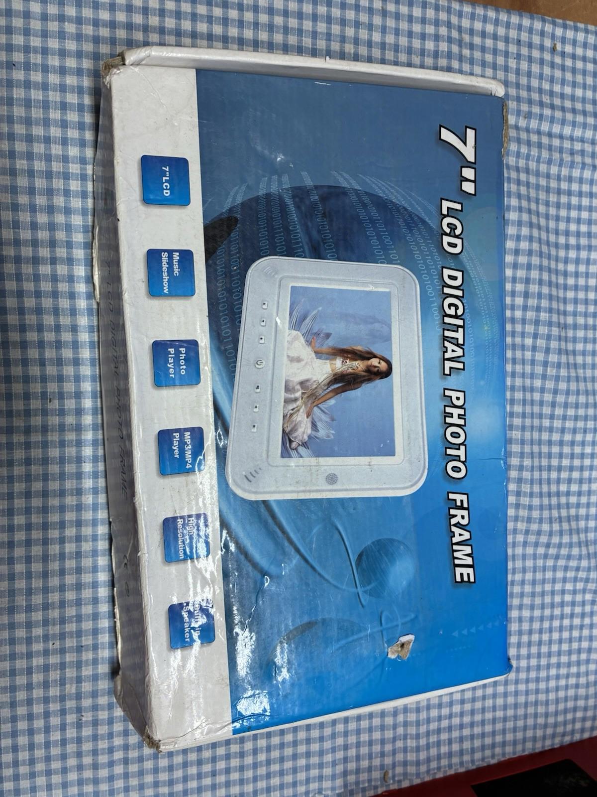 7-inch digital picture frame in its original packaging Used Condition Working