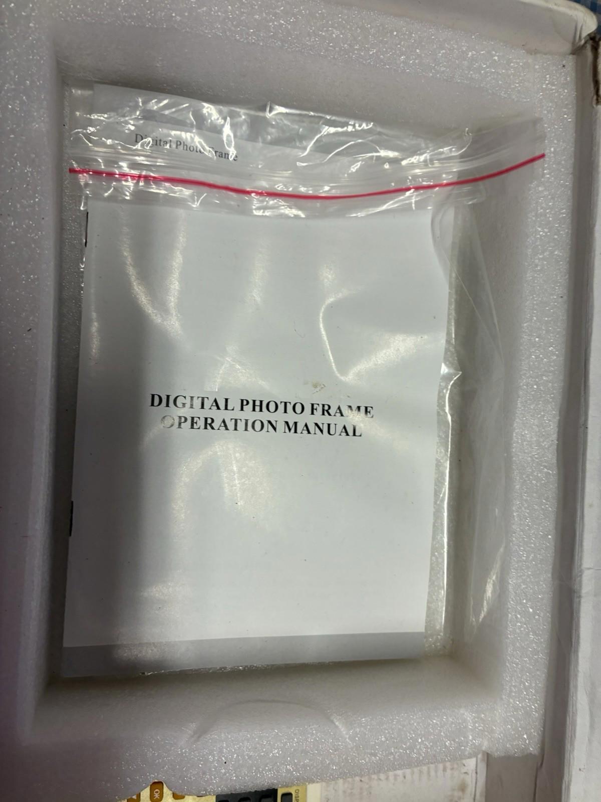 7-inch digital picture frame in its original packaging Used Condition Working